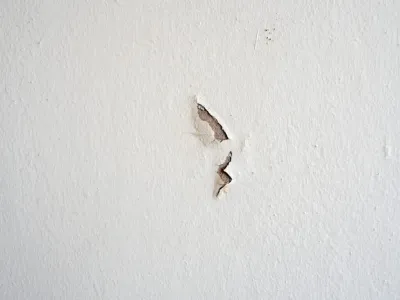 How to fix chipped paint in West Vancouver BC, interior painting by Colour Craft Painting