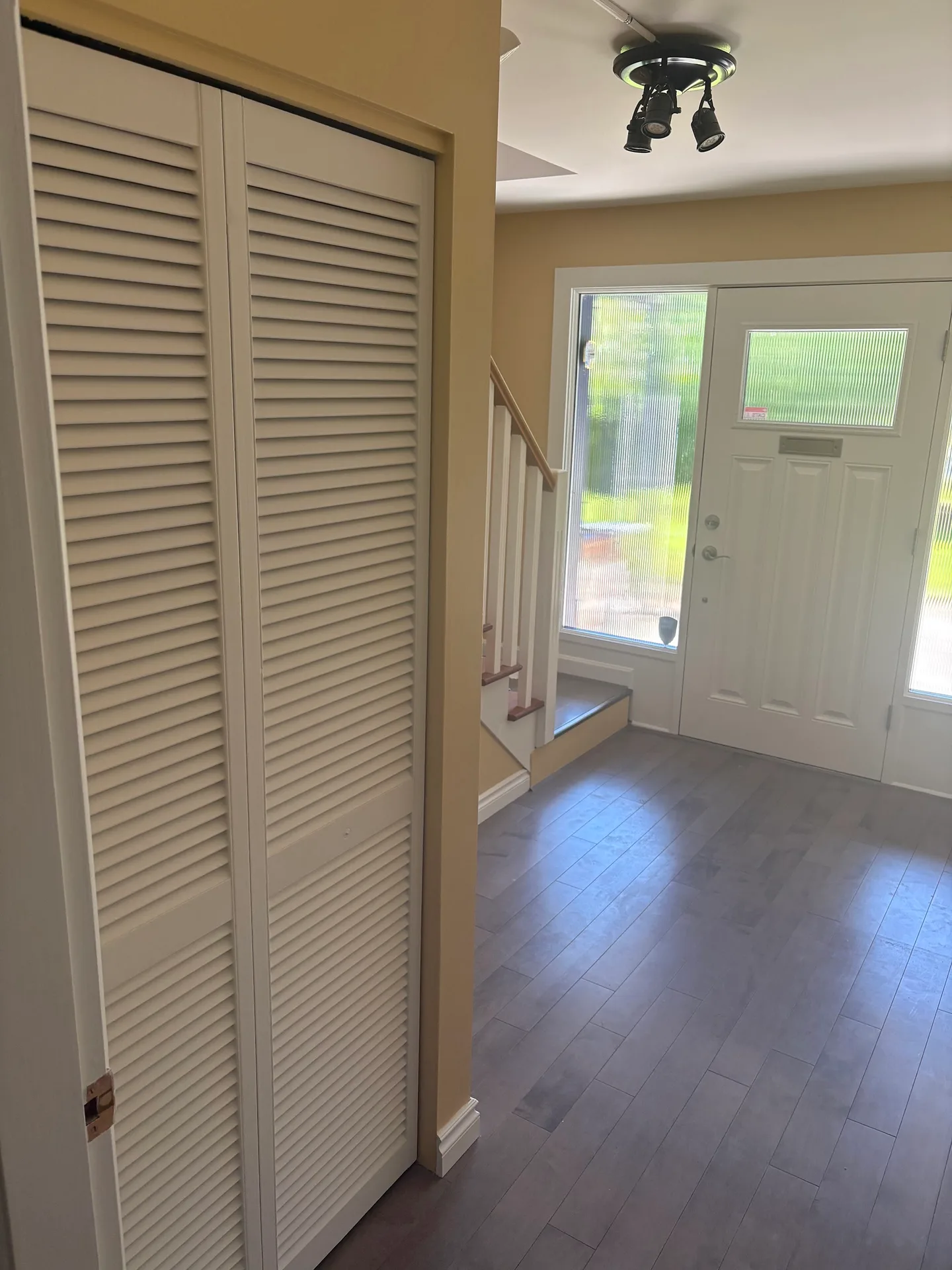 Bathroom & Foyer Interior Repaint, Seafair, Richmond, BC, completed by Colour Craft Painting