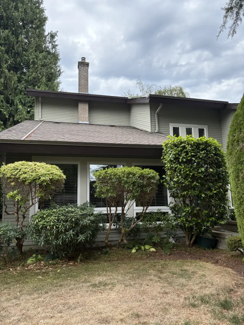 After: garage doors, Tsawwassen Delta BC, Dard Hunter Green Duration
