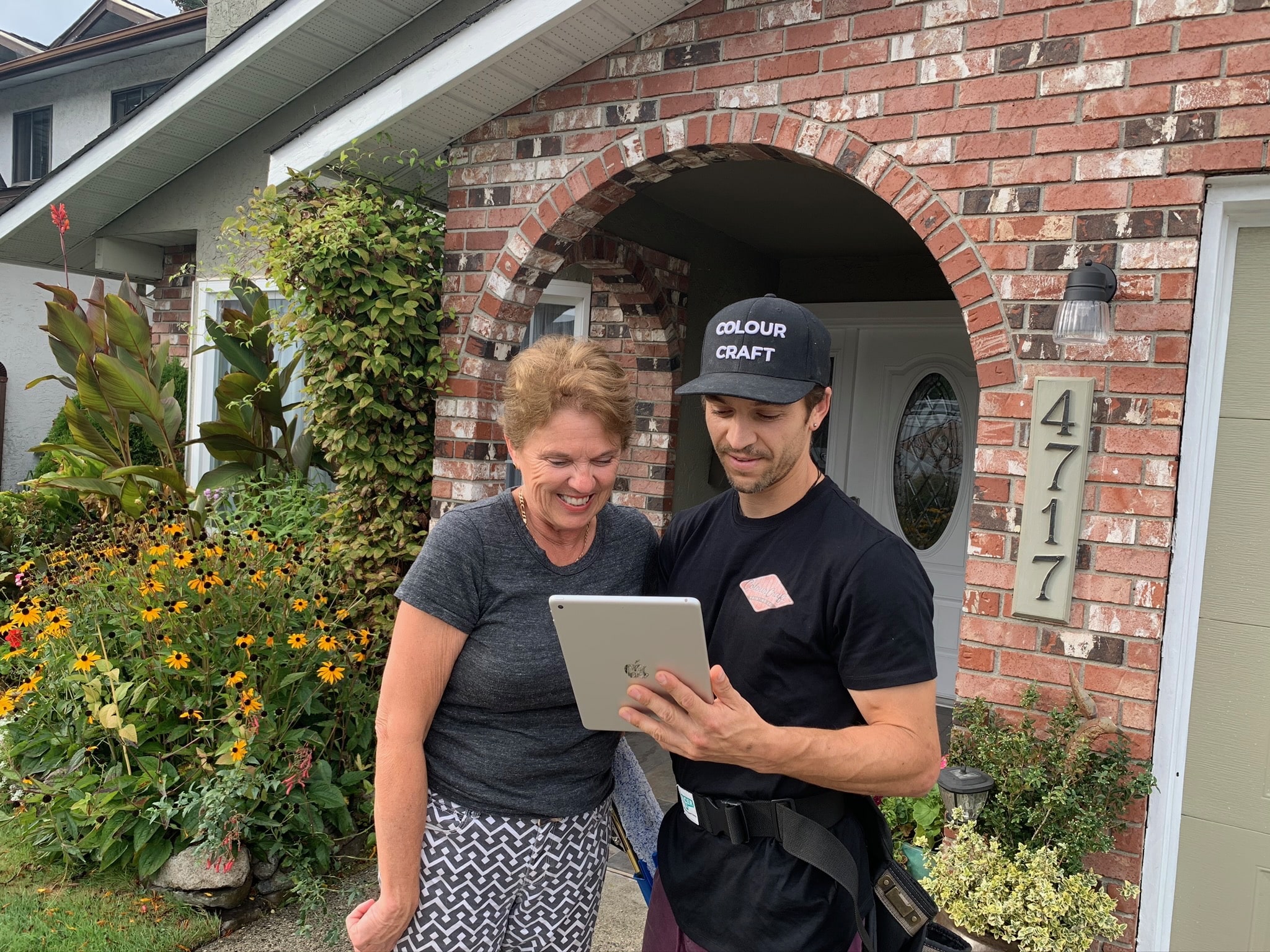 Brad consulting with a happy customer