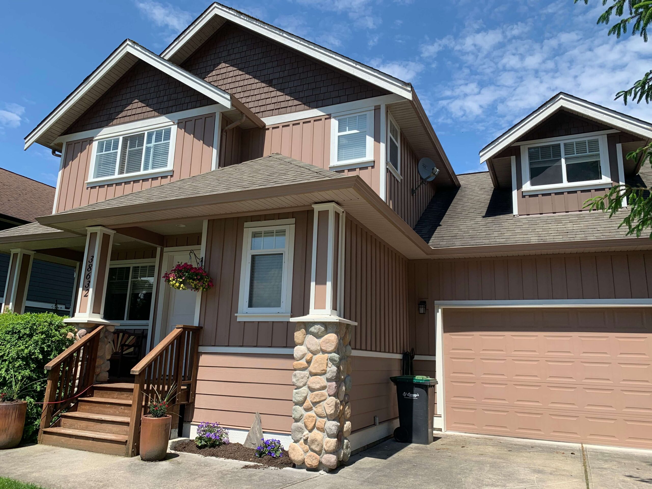 hardy board painting in Squamish, BC
